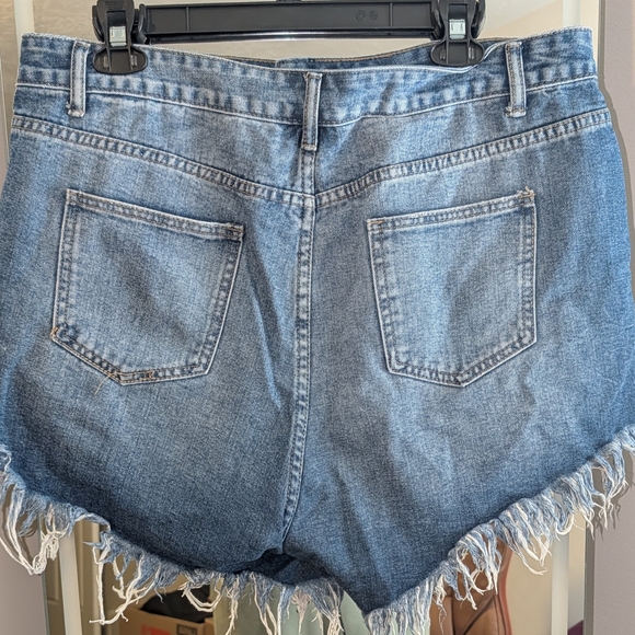 High-Waist Frayed Hem Denim Shorts - Blue - Picture 2 of 2